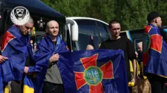 Військовополонені під прапорами