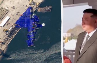 Перекинутий під час спуску 5000-тонний есмінець КНДР показали з супутника (фото)