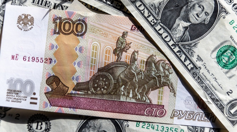 Рубль вырос до максимума за два года на фоне переговоров в Турции
