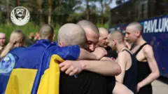 Військовополонені під прапорами