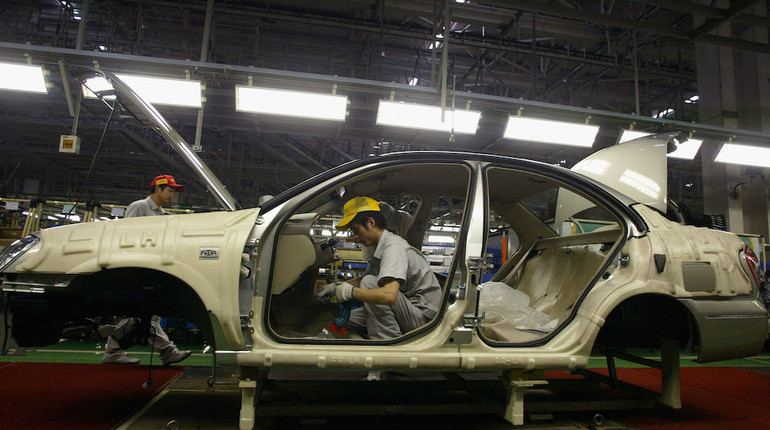 Nissan планирует сократить почти половину своих заводов - Reuters