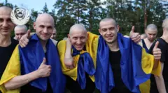 Військовополонені під прапорами