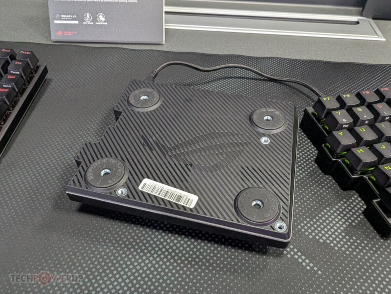 Asus представила разделённую геймерскую клавиатуру с магнитными переключателями