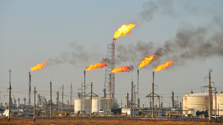Черное золото – в топку: Саудиты начнут сжигать собственную нефть из-за дешевизны