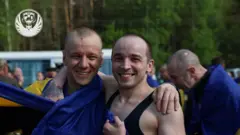 Військовополонені під прапорами